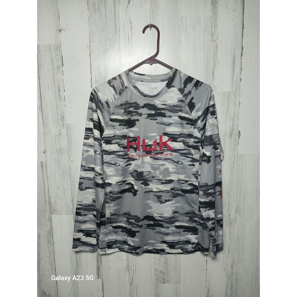 Huk Performance Fishing Shirt Men's Small Grey Red Camo Long Sleeve Crew Neck